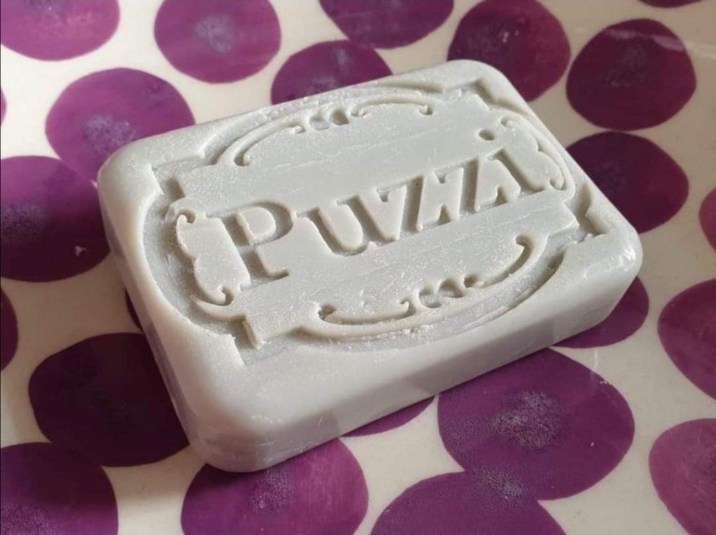 Il sapone che parla al tuo intimo: puzzi.