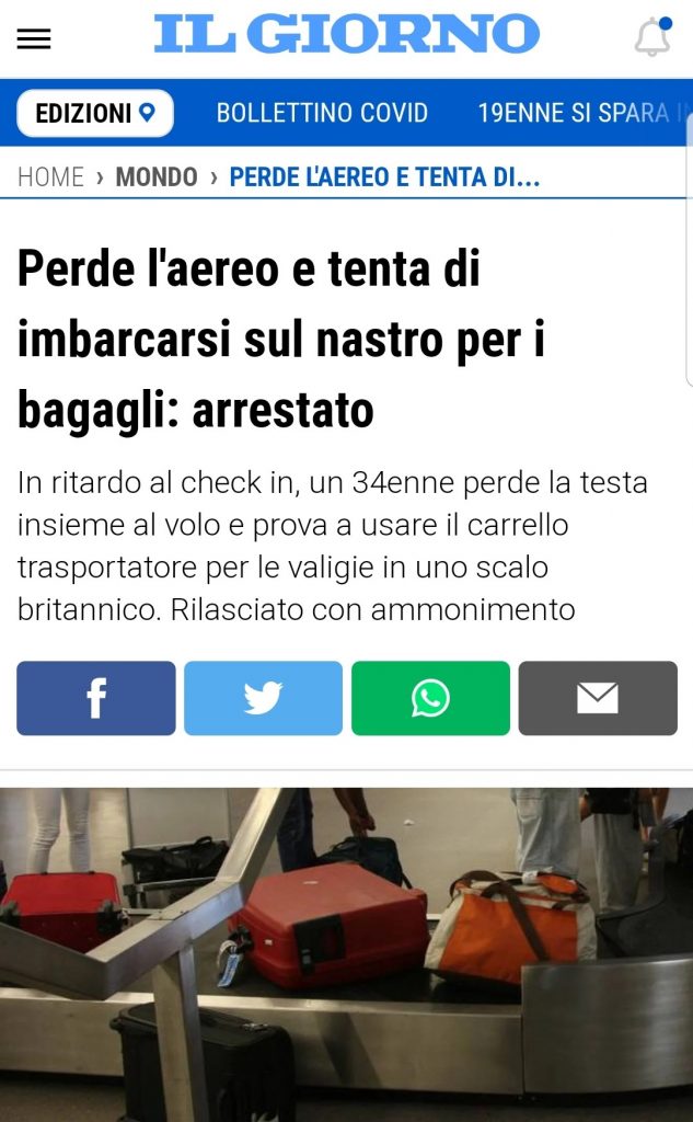 Perde l'aereo e tenta di imbarcarsi sul nastro per i bagagli