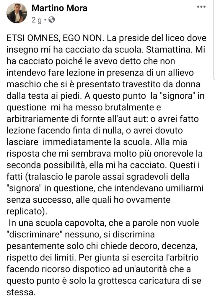 Martino Mora, il professore che discrimina, poi viene cacciato dalla scuola, quindi si sente vittima di discriminazione