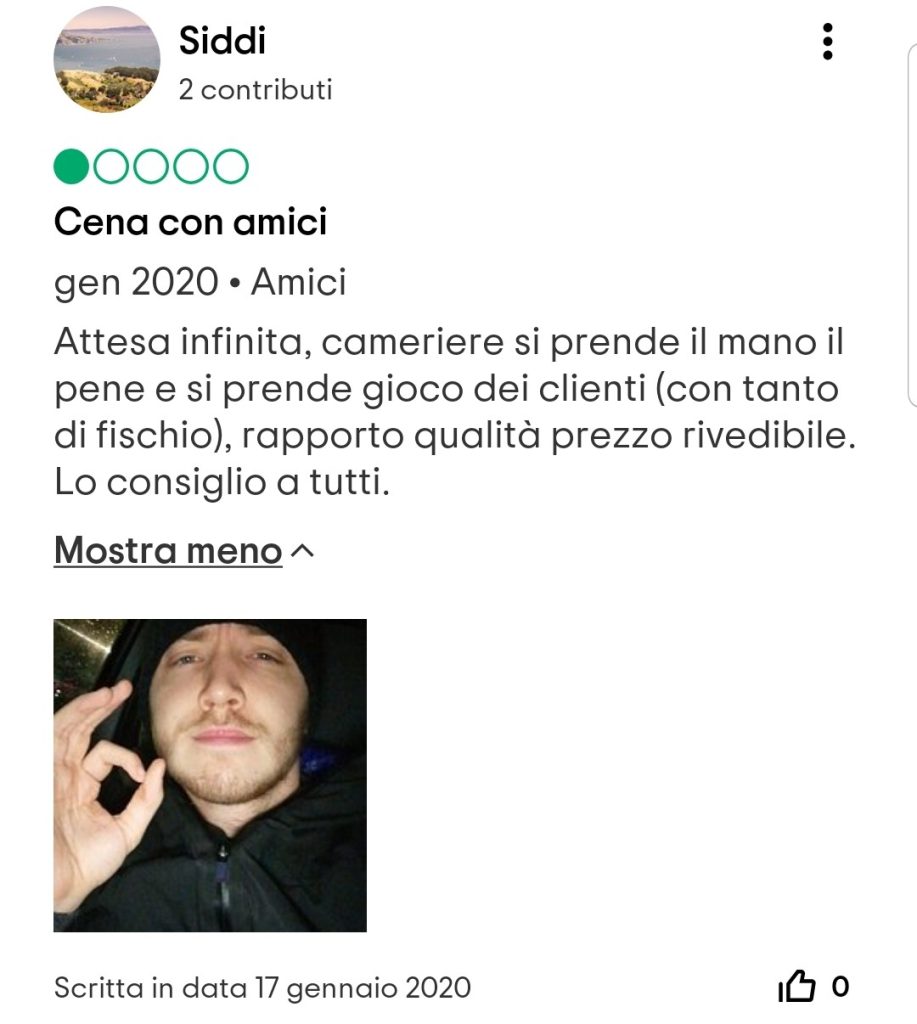 Cena con amici e cameriere che si prende in mano il pene