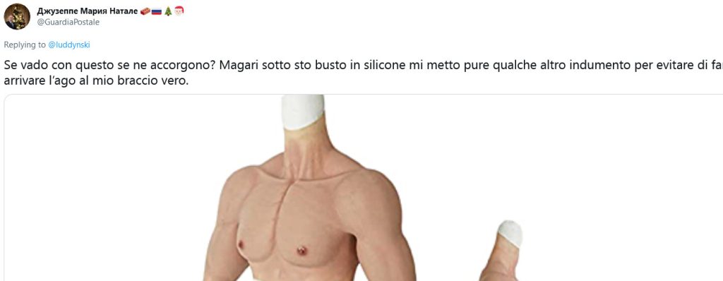 Se vado con questo se ne accorgono? Magari sotto sto busto in silicone mi metto pure qualche altro indumento per evitare di far arrivare l’ago al mio braccio vero.